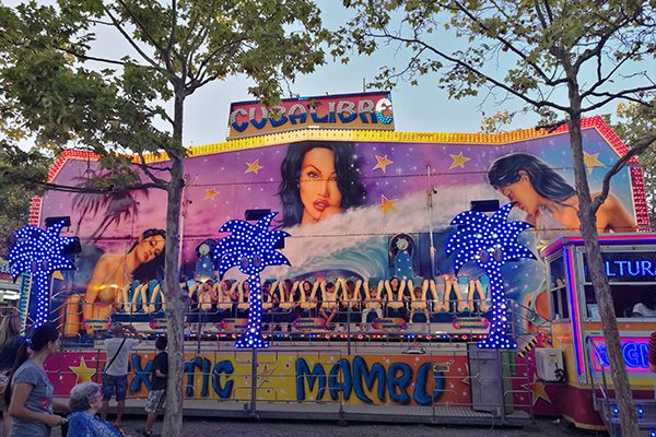 S36沙龙会照明的娱光灯用在西班牙游乐装备展示