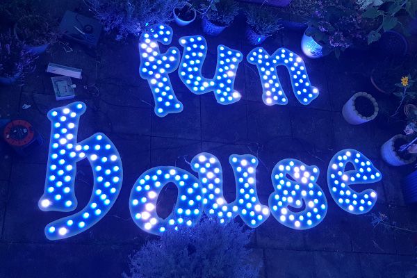 S36沙龙会照明的娱光灯用在英国游乐装备展示